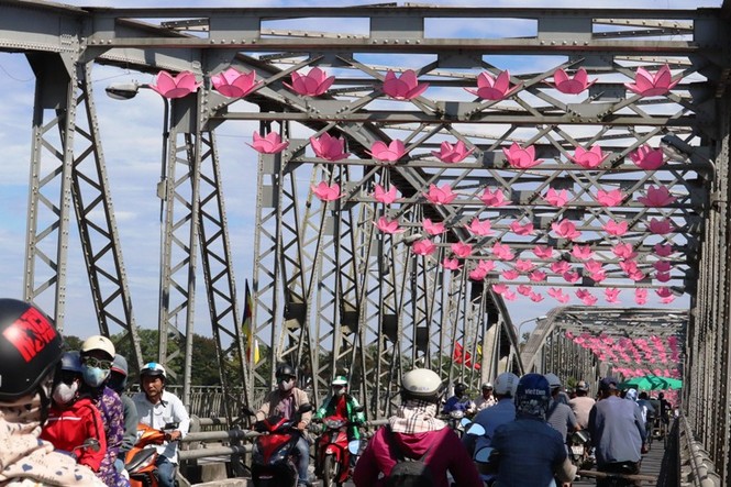 Muôn sắc màu bình an mùa Phật đản xứ Huế - ảnh 8