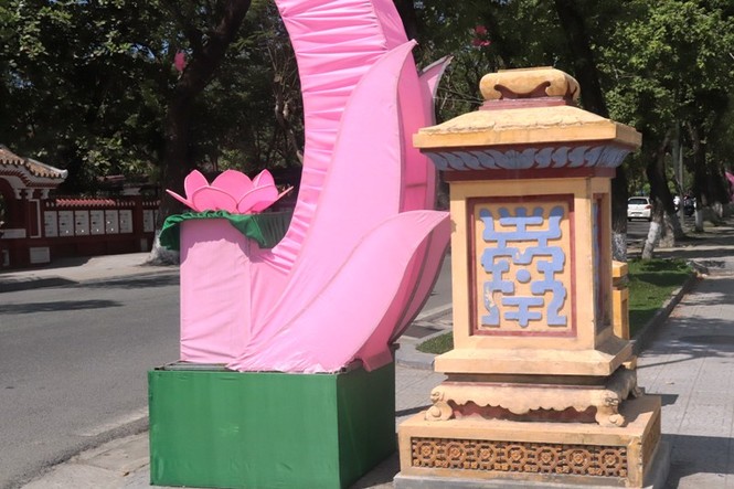 Muôn sắc màu bình an mùa Phật đản xứ Huế - ảnh 12