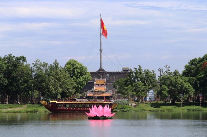 Muôn sắc màu bình an mùa Phật đản xứ Huế - ảnh 4