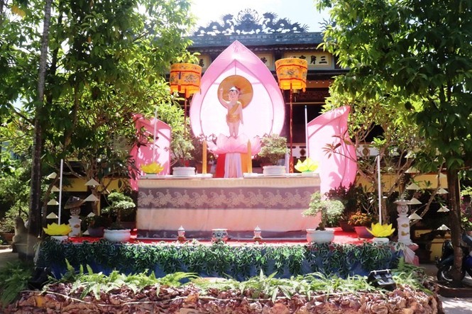Muôn sắc màu bình an mùa Phật đản xứ Huế - ảnh 23