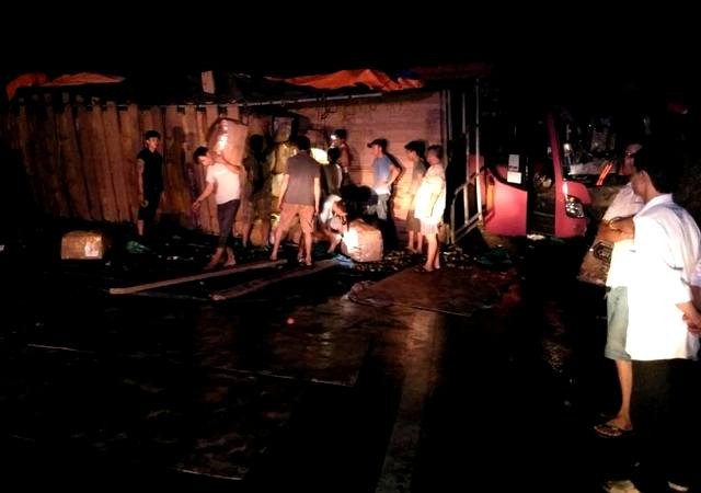 Xe khách lao thẳng vào vách núi, nhiều người bị thương - ảnh 3