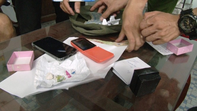 Mang hai tiền án ma túy, vẫn tiếp tục mua bán heroin - ảnh 1