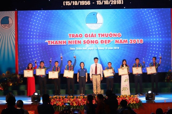 Trao giải thưởng '15 tháng 10' và 'Thanh niên sống đẹp' 2018 - ảnh 4