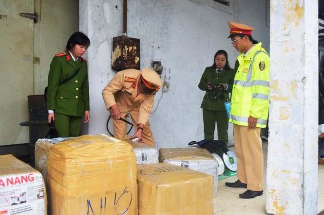 Chặn bắt hơn 2.500 kg nội tạng động vật 'trôi nổi' trên Quốc lộ 1 - ảnh 1