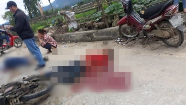 va chạm xe bò, hai người đàn ông bị tôn cứa tử vong - ảnh 1