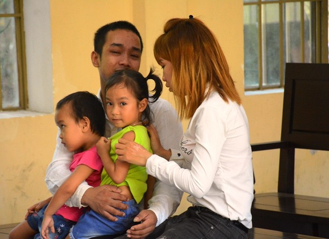 thanh niên tẩm xăng đốt vợ vì bị nhắc khi nhậu - ảnh 1