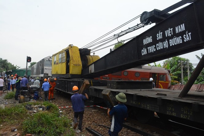 Nỗ lực khắc phục hư hỏng vụ tàu tông trực diện - ảnh 4