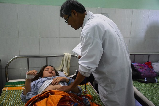 nữ giáo viên bị phụ huynh đánh phải nhập viện trở lại - ảnh 1