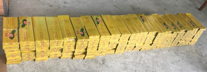 phát hiện xe khách chở thuốc lá lậu - ảnh 1