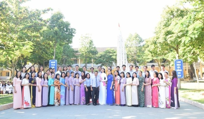 hoa hậu Tiểu Vy thăm lại trường cũ - ảnh 3