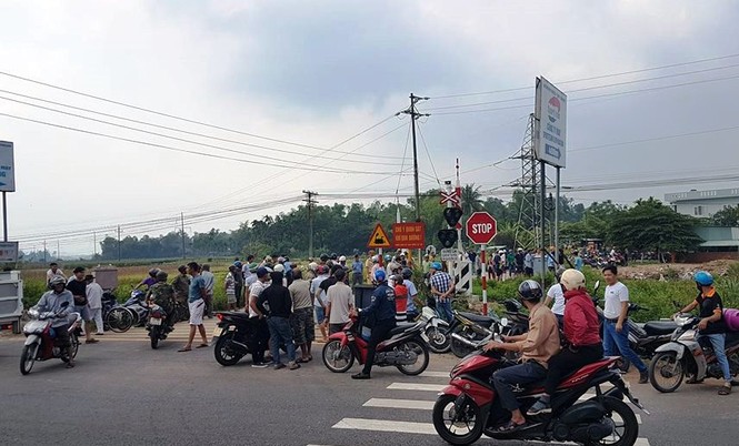 băng qua đường sắt, người đàn ông bị tàu tông, kéo lê hàng chục mét tử vong - ảnh 1