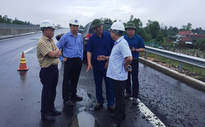 thứ trưởng Bộ GTVT kiểm tra đột xuất cao tốc Đà Nẵng - Quảng Ngãi - ảnh 1