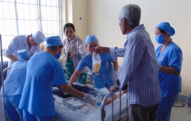 Vụ truy sát 12 người ở Bạc Liêu: Còn 2 nạn nhân chấn thương sọ não - ảnh 1
