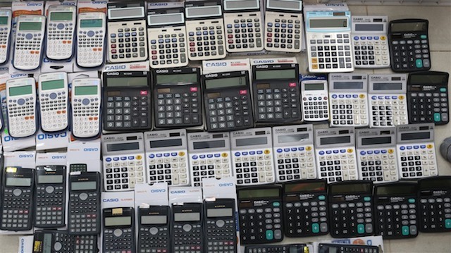 Tạm giữ gần 200 máy tính có dấu hiệu hàng giả nhãn hiệu Casio - ảnh 2