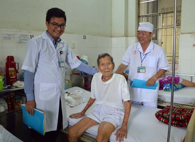 Phẫu thuật thay khớp háng cho cụ ông 98 tuổi - ảnh 2