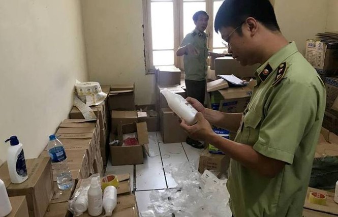 Phát hiện lượng lớn mỹ phẩm giả tại trụ sở cũ của Thanh tra Chính phủ - ảnh 1