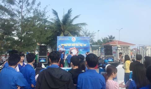 Đà Nẵng vui trong Ngày hội 'Đổi rác lấy vở' - ảnh 1