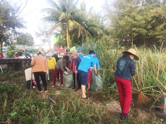 Đà Nẵng vui trong Ngày hội 'Đổi rác lấy vở' - ảnh 4