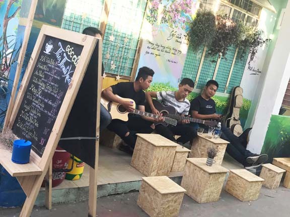 Làng bích hoạ Đà Nẵng nhộn nhịp trước giờ G. - ảnh 2