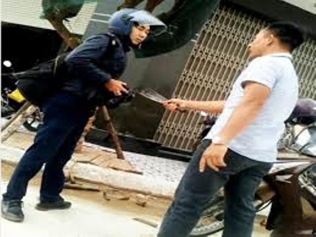 Kẻ cầm dao đòi chém phóng viên sắp ra tòa - ảnh 1