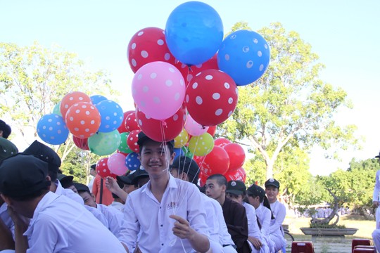 Anh Lê Quốc Phong dự khai giảng, trao tặng công trình thanh niên tại Bình Định - ảnh 1