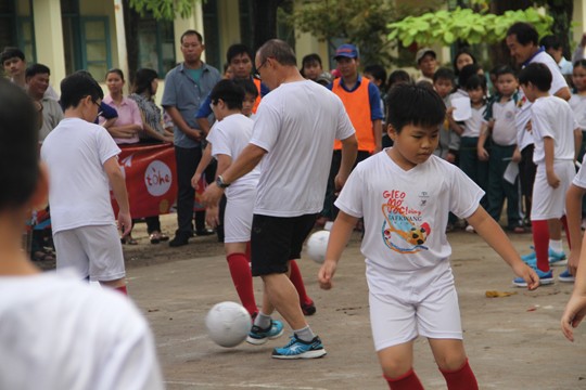 HLV Park Hang Seo “Gieo ước mơ” với trẻ thơ Bình Định - ảnh 7