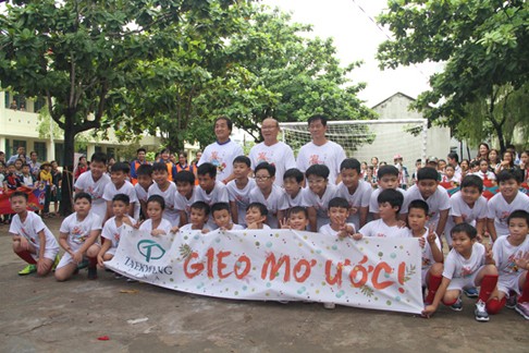 HLV Park Hang Seo “Gieo ước mơ” với trẻ thơ Bình Định - ảnh 10