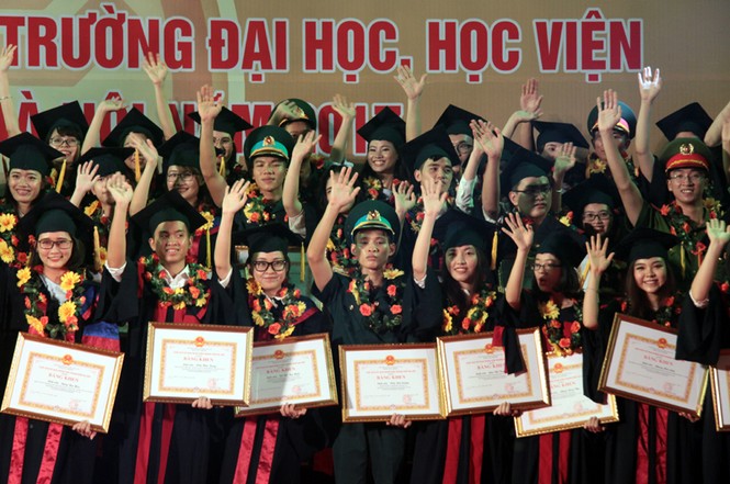 Hà Nội vinh danh 84 thủ khoa tốt nghiệp xuất sắc năm 2017 - ảnh 3