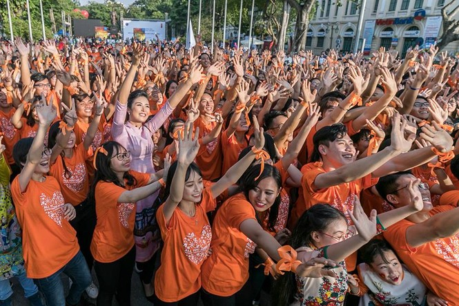 Các hoa hậu, nghệ sĩ cùng “Nhảy ! Vì sự tử tế” - ảnh 1