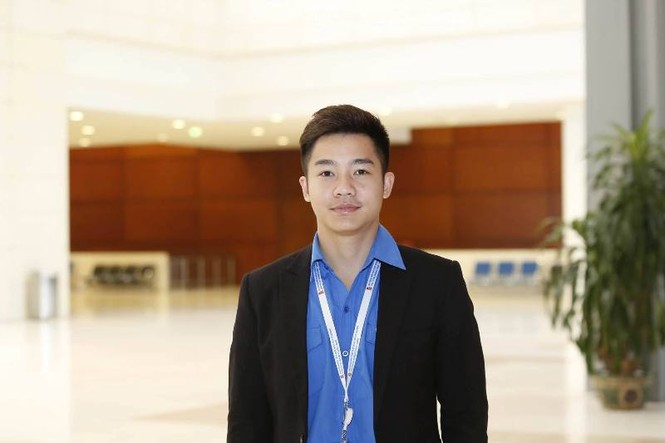 Vượt nửa vòng Trái đất về dự Đại hội XI - ảnh 2
