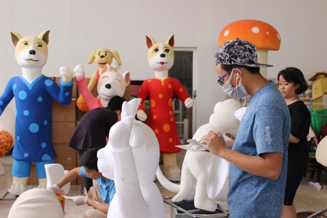 Những linh vật khổng lồ tại đường hoa Nguyễn Huệ - ảnh 1