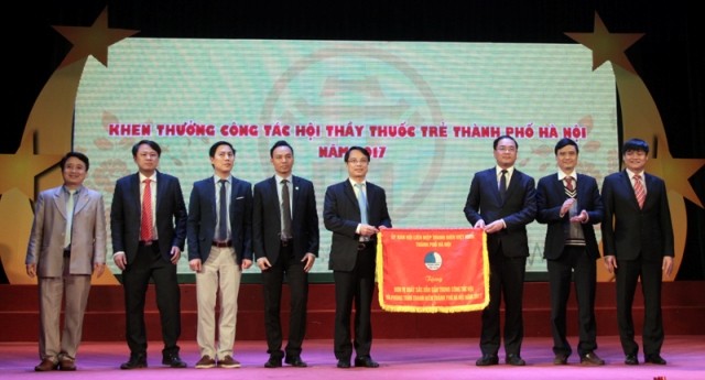 Vinh danh thầy thuốc trẻ nhận giải thưởng Đặng Thùy Trâm - ảnh 4