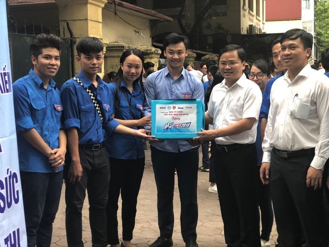 Đồng hành, hỗ trợ sĩ tử vượt vũ môn - ảnh 1