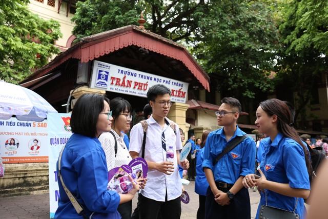 Đồng hành, hỗ trợ sĩ tử vượt vũ môn - ảnh 3