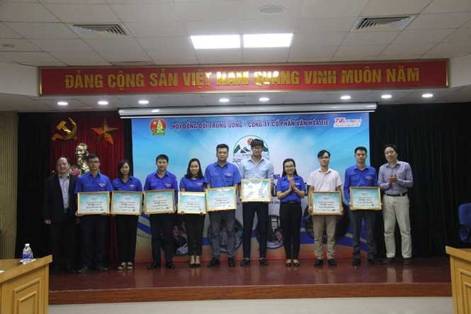 Một triệu cuốn vở tặng bạn vùng lũ - ảnh 2