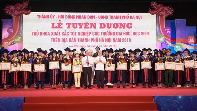 Hà Nội vinh danh 88 thủ khoa xuất sắc tốt nghiệp năm 2018 - ảnh 2