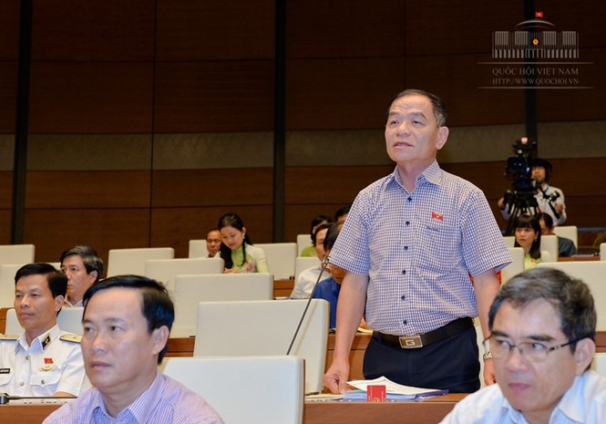 Khi quan chức đánh bóng bằng 'trang sức cao cấp' - ảnh 2