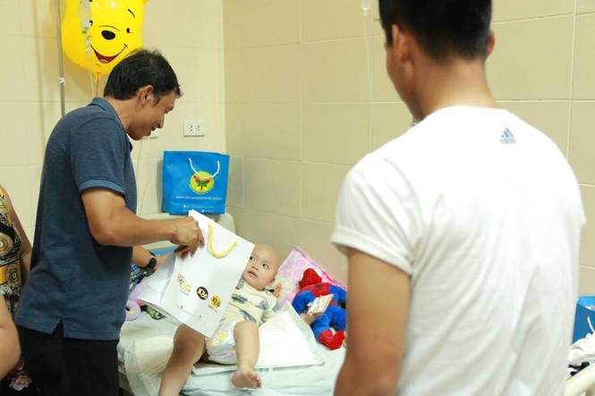 Xuân Trường, Công Phượng mang Trung thu tới các bệnh nhi viện K - ảnh 3