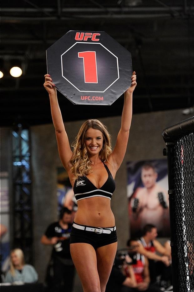 Mê mệt với bóng hồng rực lửa trên sàn đấu UFC - ảnh 2
