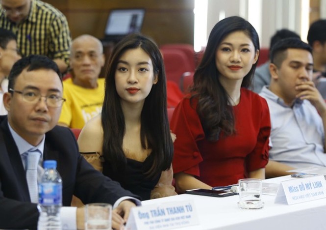 Hoa hậu Mỹ Linh, Á hậu Thanh Tú rạng rỡ tại họp báo Việt dã toàn quốc - ảnh 9