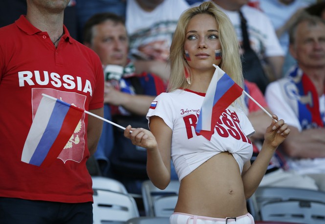 Nữ CĐV Nga quyến rũ nhất World Cup là sao phim... khiêu dâm? - ảnh 4