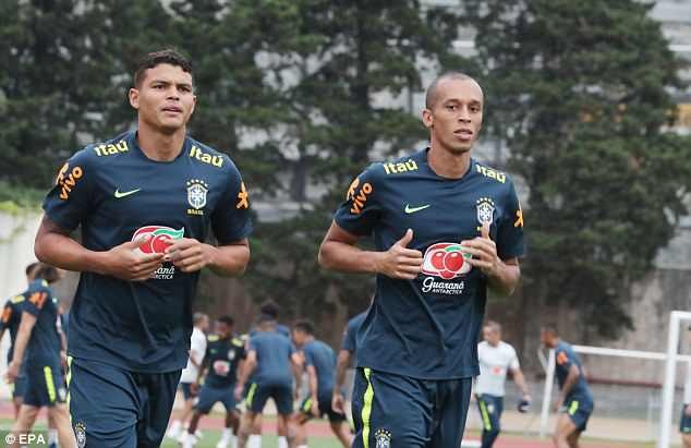 Dàn sao Brazil đưa con tới sân tập trước trận sinh tử với Bỉ - ảnh 8