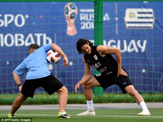 Bí ẩn tứ kết World Cup 2018: Uruguay có dùng 'đại pháo' Cavani? - ảnh 1