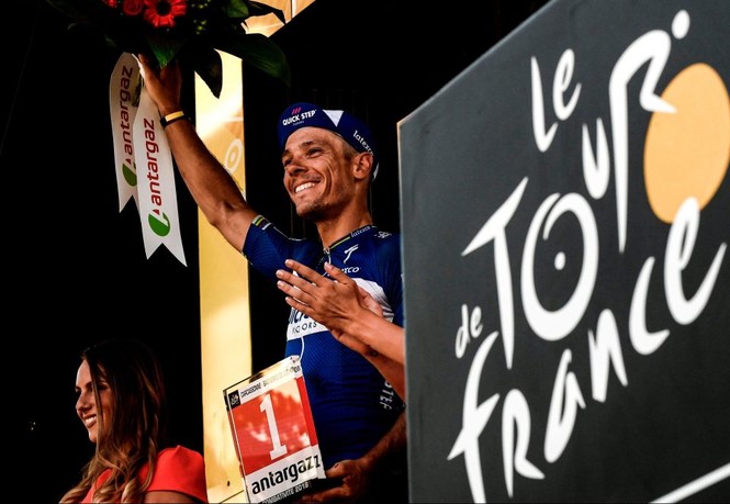 Cua-rơ rơi xuống vực, vẫn cố về đích ở Tour de France - ảnh 7