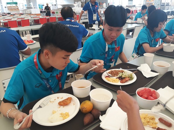 Mục kích buổi tập đầu tiên của tuyển nữ Việt Nam tại ASIAD 2018 - ảnh 5