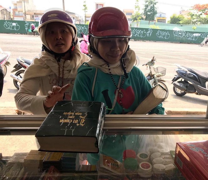 Xuất hiện nhóm người truyền đạo - ảnh 2
