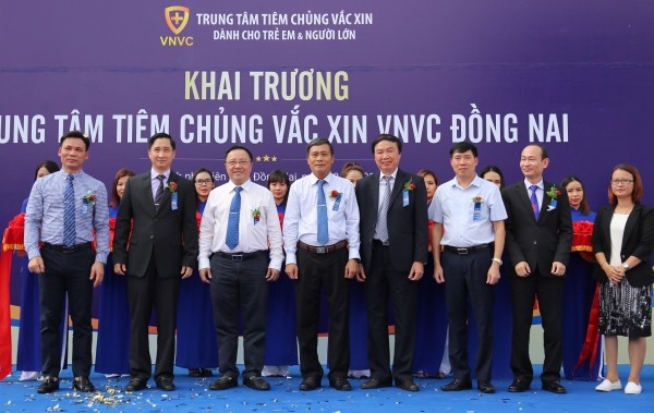 Lần đầu tiên ở Việt Nam mua gói tiêm vắc xin trả góp lãi suất 0 đồng - ảnh 1
