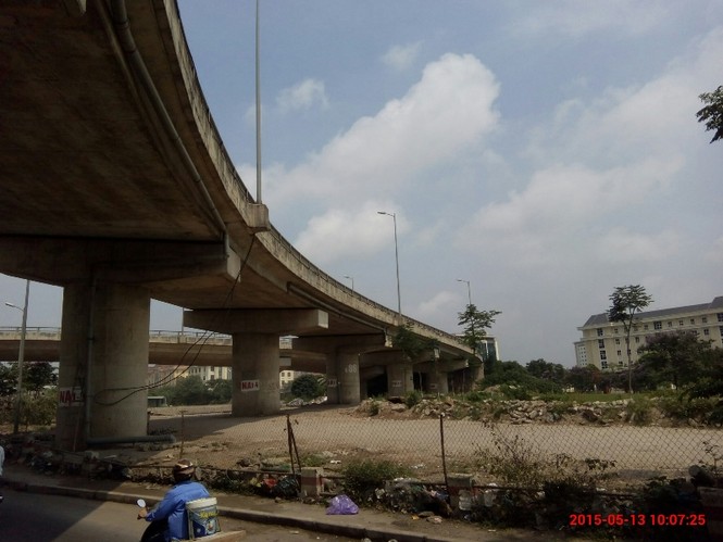'Giải phóng' gầm cầu vượt Pháp Vân, Hà Nội - ảnh 1