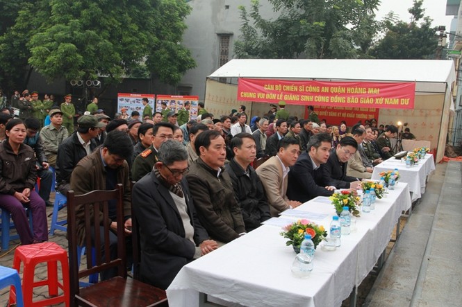 Mừng Giáng sinh, công an đến tận nơi làm thủ tục hành chính cho dân - ảnh 7