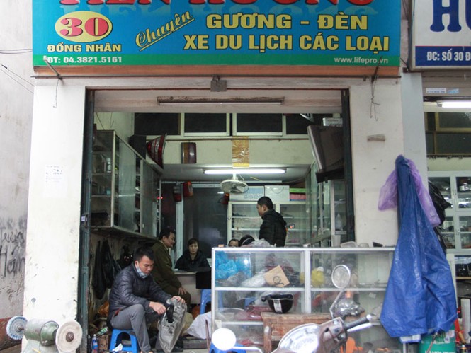 Cảnh sát “lục tung” chợ Trời tìm phụ kiện ô tô trộm cắp - ảnh 12